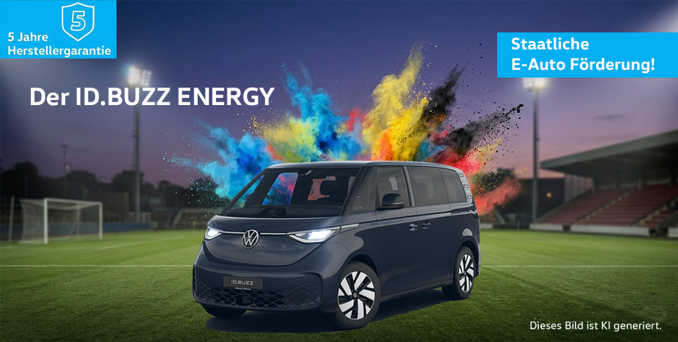 ID Buzz Energy in schwarz ,mit Fu&szlig;ballfeld im Hintergrund und Holi Farben